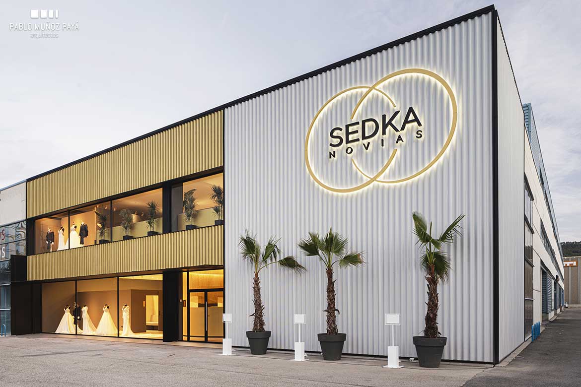 Reforma integral de tienda y espacio comercial Sedka Novias Madrid - Pablo Muñoz Payá Arquitectos 26